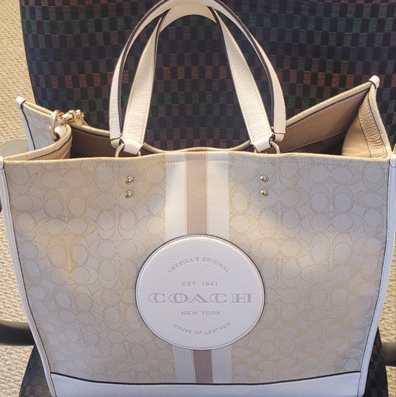 Coach Handbags - Coach tote bag